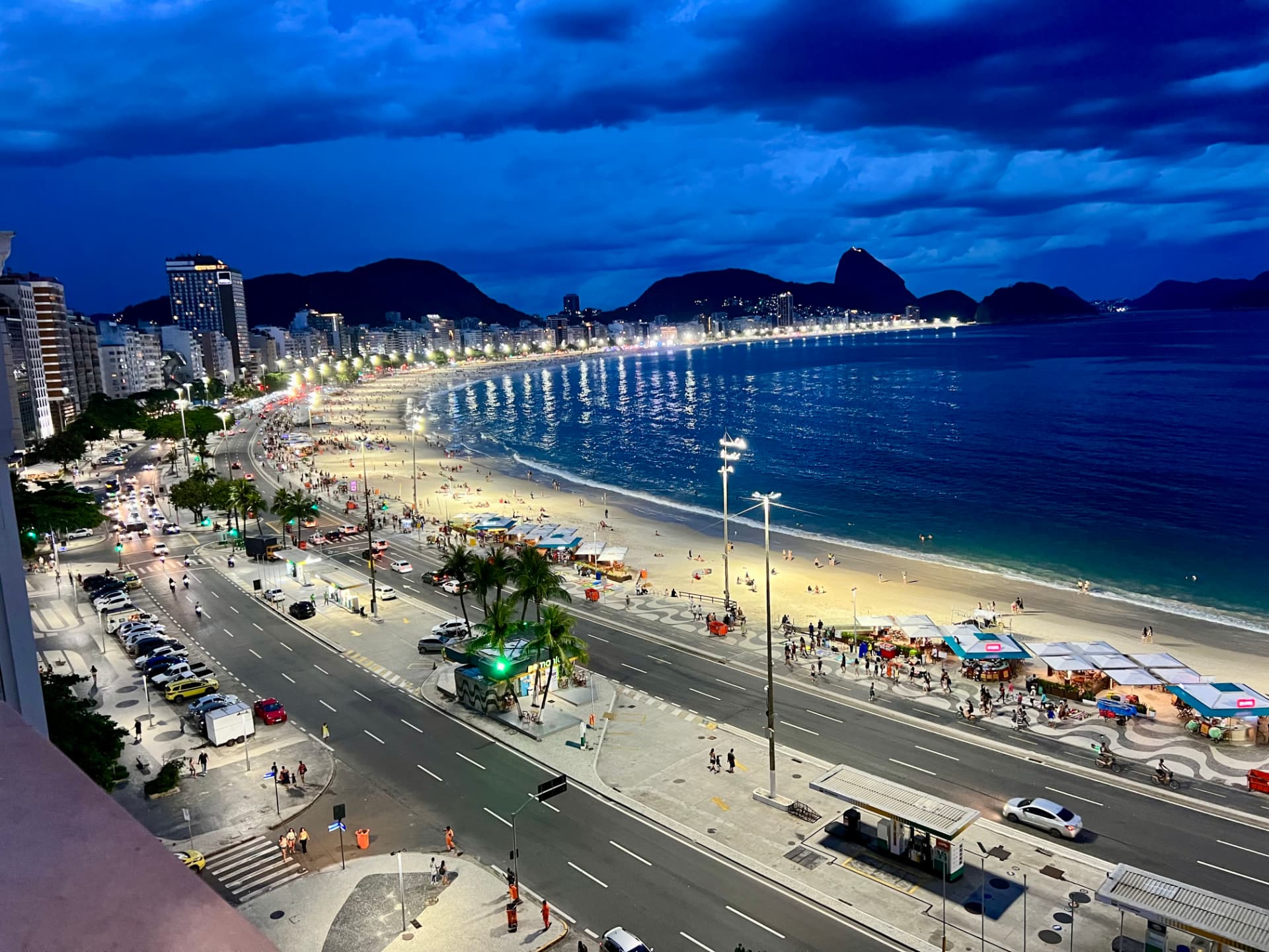 Evening view of Copacabana beach and Avenida Atlântica in Rio de Janeiro
